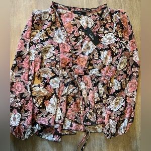 Size small NWT LuLu’s Blouse